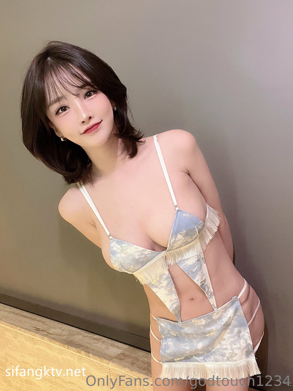 【2023-07-18】Horny nurse wants sxx..💋.m4v