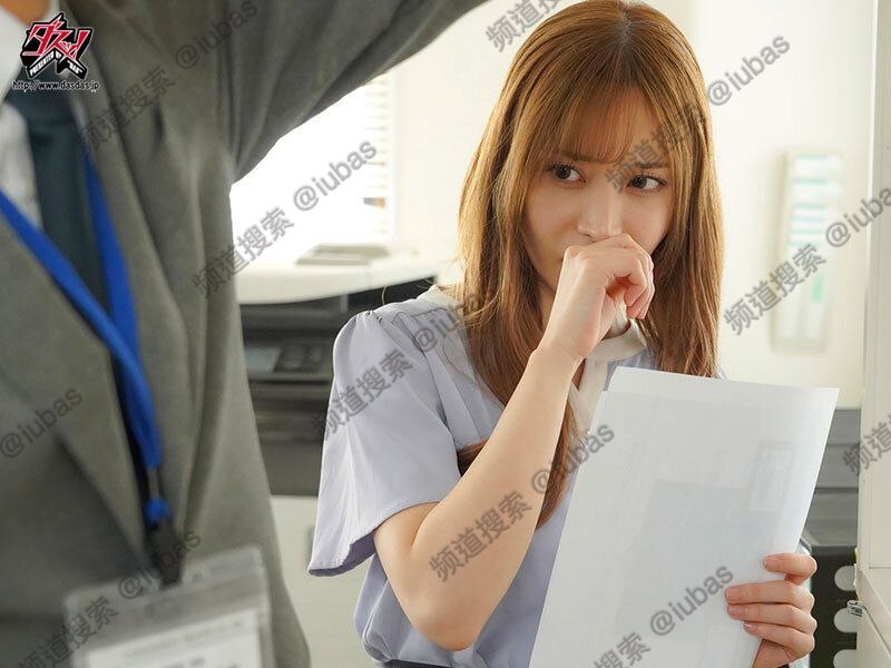 MILF色情明星丽莎·安在肛交